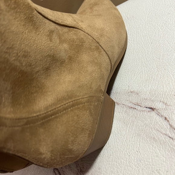 Banana Republic Womens Fuax Suede Solid Bootie Boots, Taupe Size 9. - Picture 6 of 9